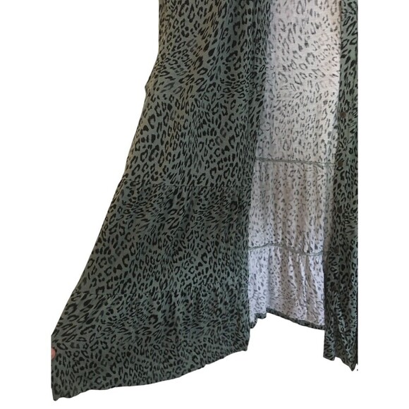 Wonderly Top Women's Size 4X Green Black Animal Print Long Sleeve Button Up - Picture 6 of 8